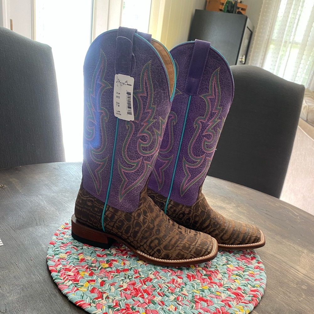 Macie Bean brand new size 7 boots